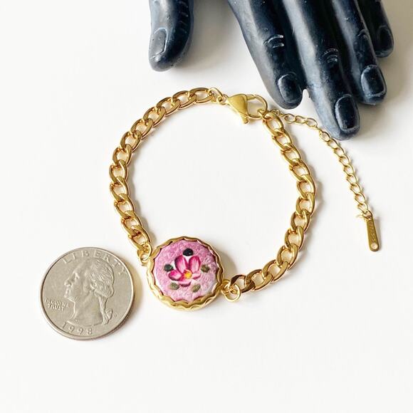 NEW Gold Vintage Style Floral Bracelet - Picture 4 of 7